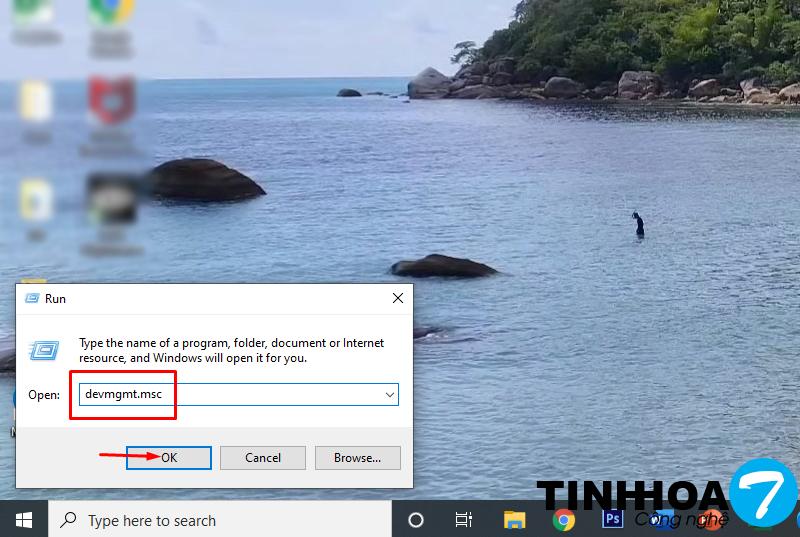 Gõ lệnh devmgmt.msc trên bàn phím ảo của laptop